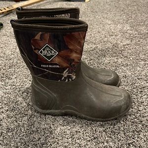 Muck boots